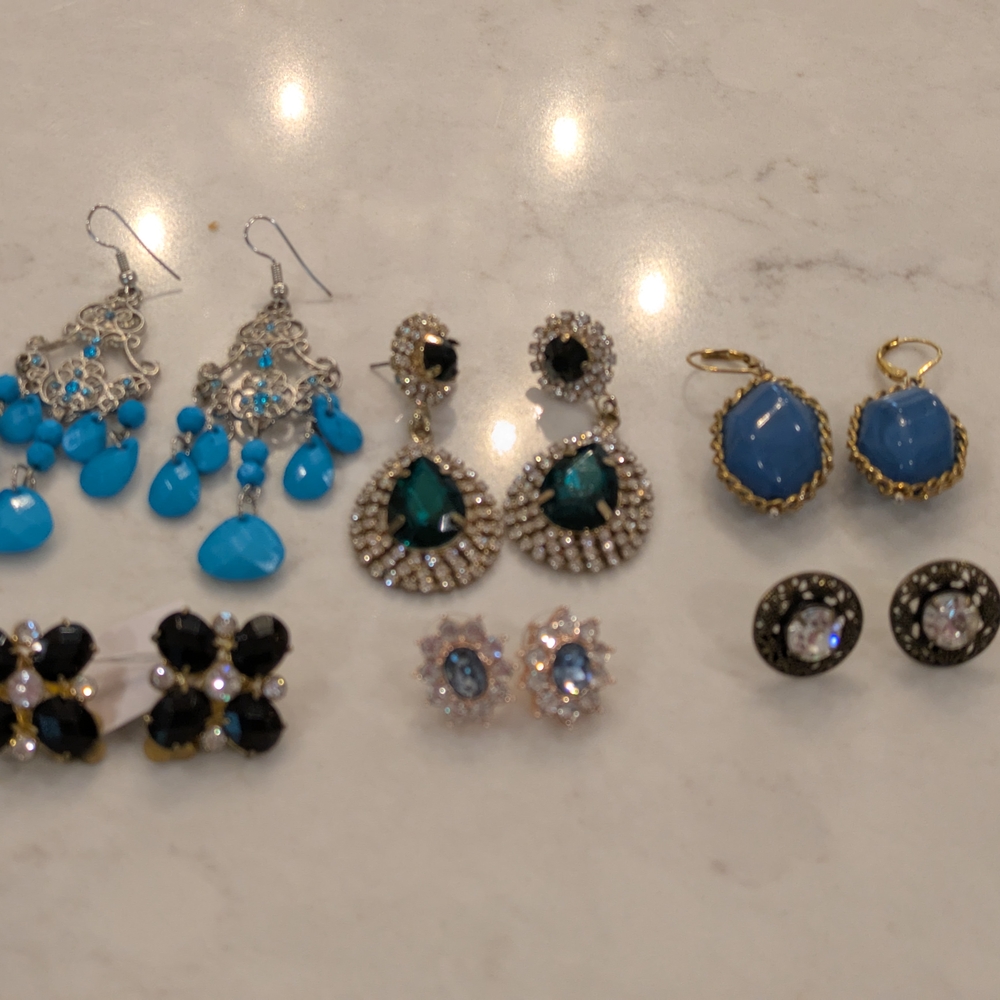 Elegant Multicolor Set Of 6 Pairs. 5 Earrings & 1 Clips On Earrings